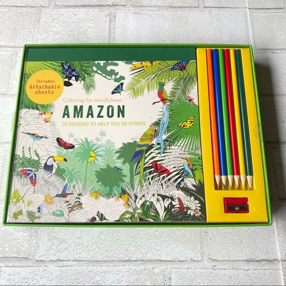 NWT Amazon Themed Coloring Gift Set